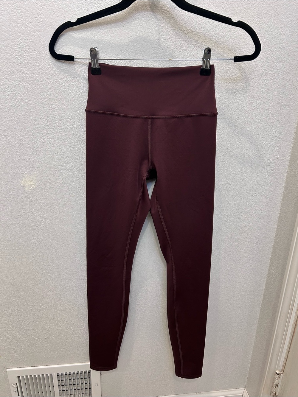 ALO Cherry Cola Leggings